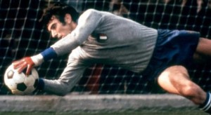 Dino Zoff là một trong những thủ thành xuất sắc nhất thế giới